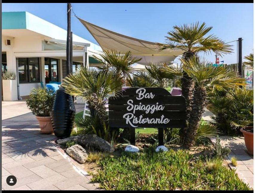 Hotel Commodore Cervia Exterior foto